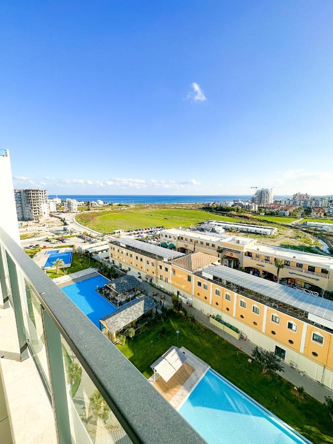 Luxury Sea View Two Bedroom Apartment In Caesar Resort & Spa, Long Beach Perivolia tou Trikomou Kültér fotó