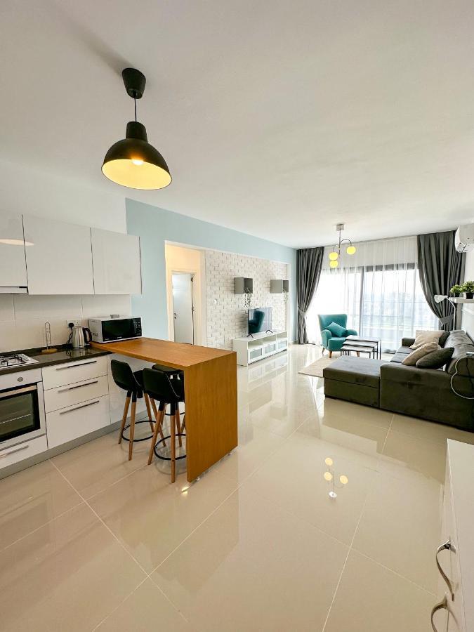 Luxury Sea View Two Bedroom Apartment In Caesar Resort & Spa, Long Beach Perivolia tou Trikomou Kültér fotó