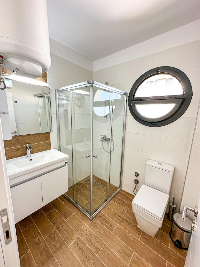Luxury Sea View Two Bedroom Apartment In Caesar Resort & Spa, Long Beach Perivolia tou Trikomou Kültér fotó