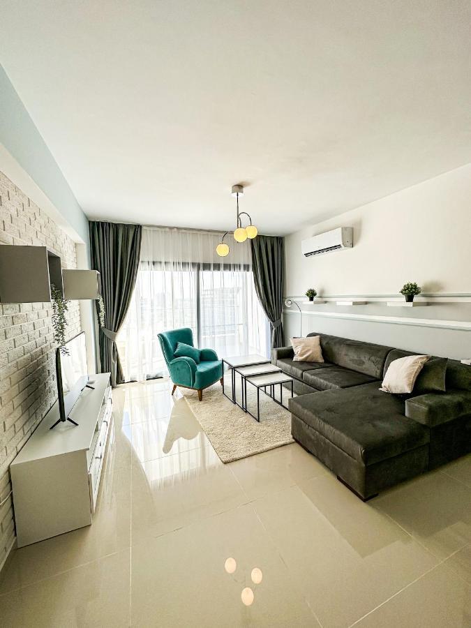 Luxury Sea View Two Bedroom Apartment In Caesar Resort & Spa, Long Beach Perivolia tou Trikomou Kültér fotó