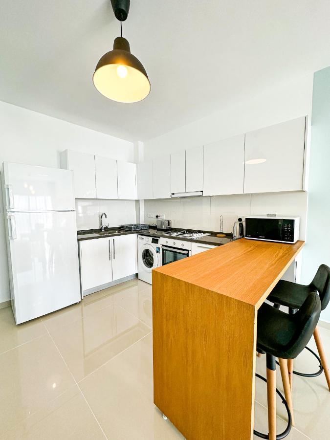 Luxury Sea View Two Bedroom Apartment In Caesar Resort & Spa, Long Beach Perivolia tou Trikomou Kültér fotó
