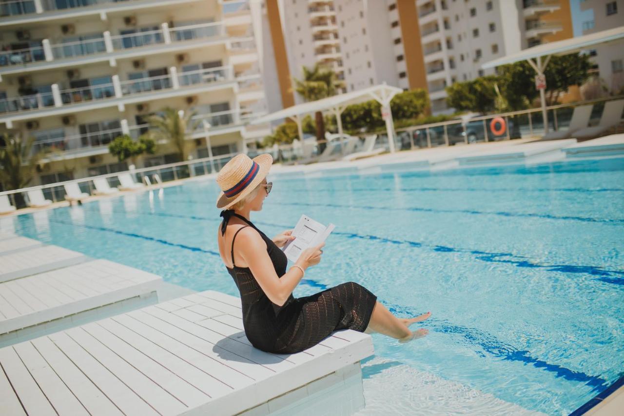 Luxury Sea View Two Bedroom Apartment In Caesar Resort & Spa, Long Beach Perivolia tou Trikomou Kültér fotó