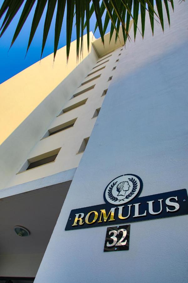 Luxury Sea View Two Bedroom Apartment In Caesar Resort & Spa, Long Beach Perivolia tou Trikomou Kültér fotó